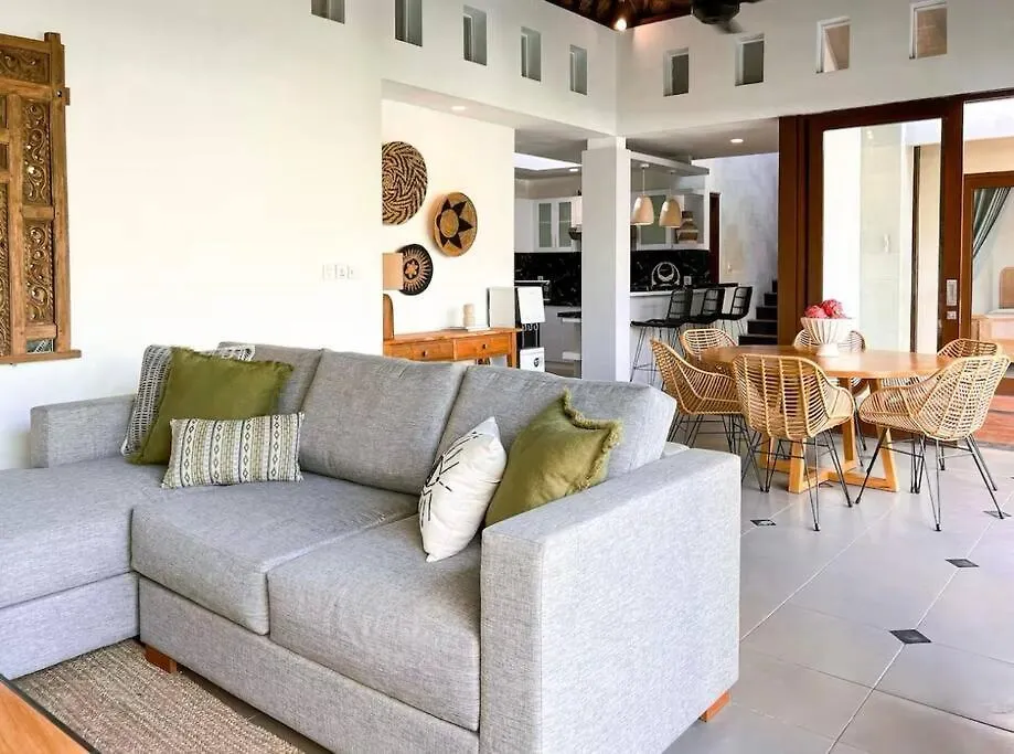 Villa Oliver Luxury 3Br Inc Breakfast And Airport Pickup Canggu  0*, Canggu (Bali)