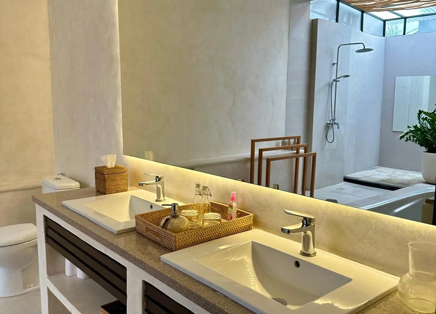 Villa Oliver Luxury 3Br Inc Breakfast And Airport Pickup Canggu
